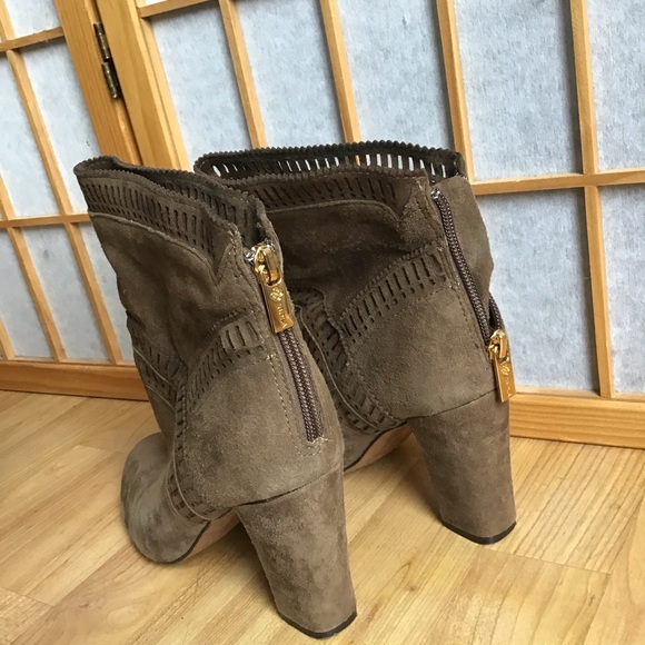 2 for 20$! Isola Evoda Suede Laser Cut Mid Bootie 6.5 - Picture 5 of 5